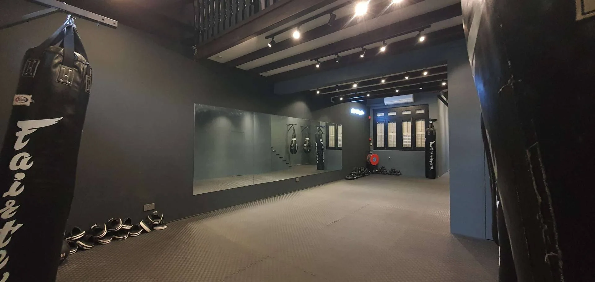 Van Lee Fitness training floor and mirror wall